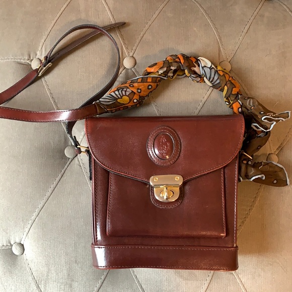 Handbags - Vintage leather satchel